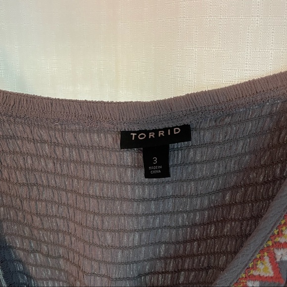 Torrid grey embroidered tank, size 3. - Picture 5 of 6